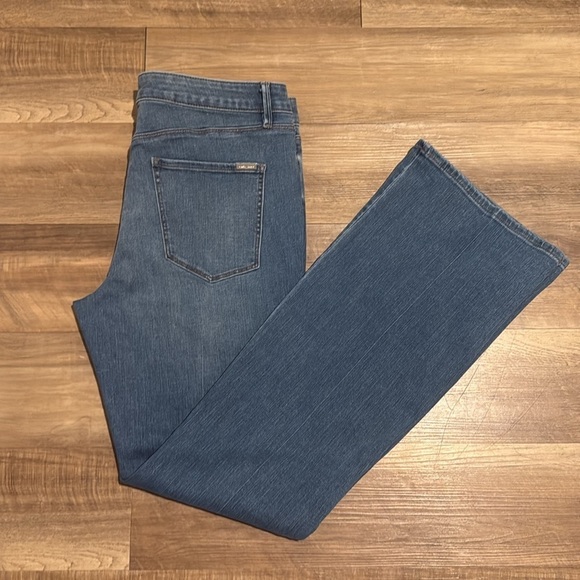 NWT White House Black Market Skinny Flare High Rise Everyday Soft Denim Jean 14L - Picture 8 of 15